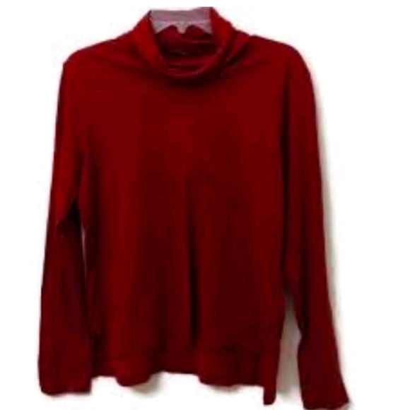 Uniqlo Tops - Uniqlo burguny turtleneck